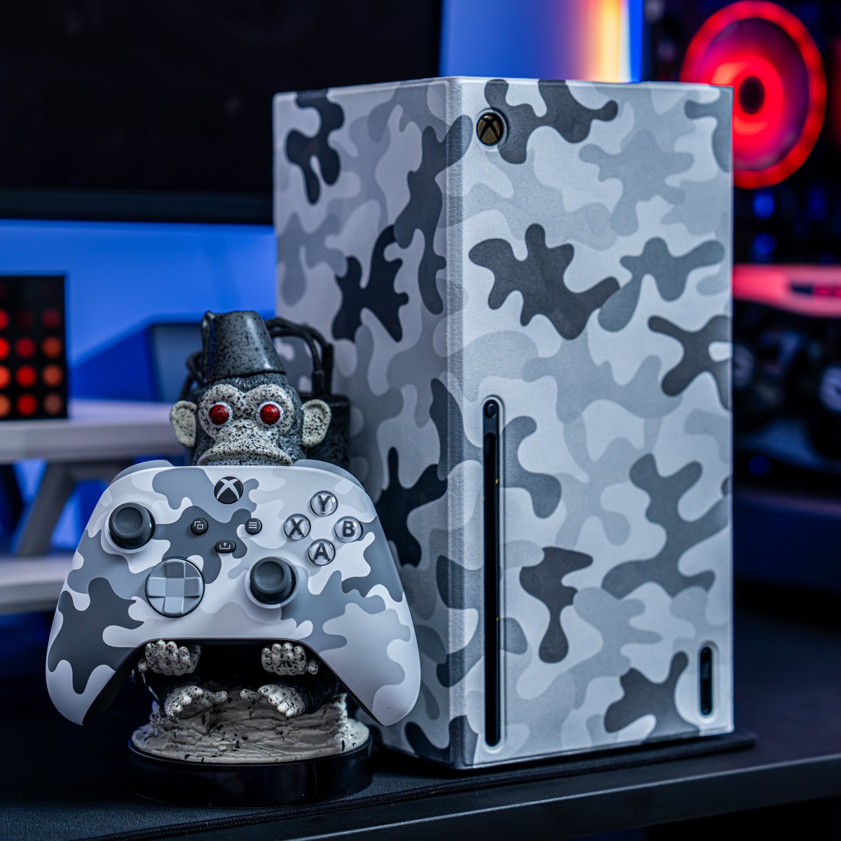 UnboxedWithJosh's tweet image. Tomorrow, I have an amazing unboxing video to show you all, but while we wait, let’s take a look at the latest Call of Duty controller holder that has been released. #xbox #controllerholder
