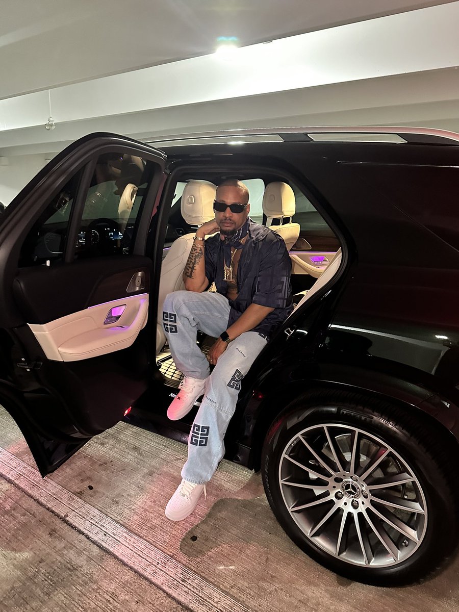 SWAG_CRAZ's tweet image. Cheers to 36!