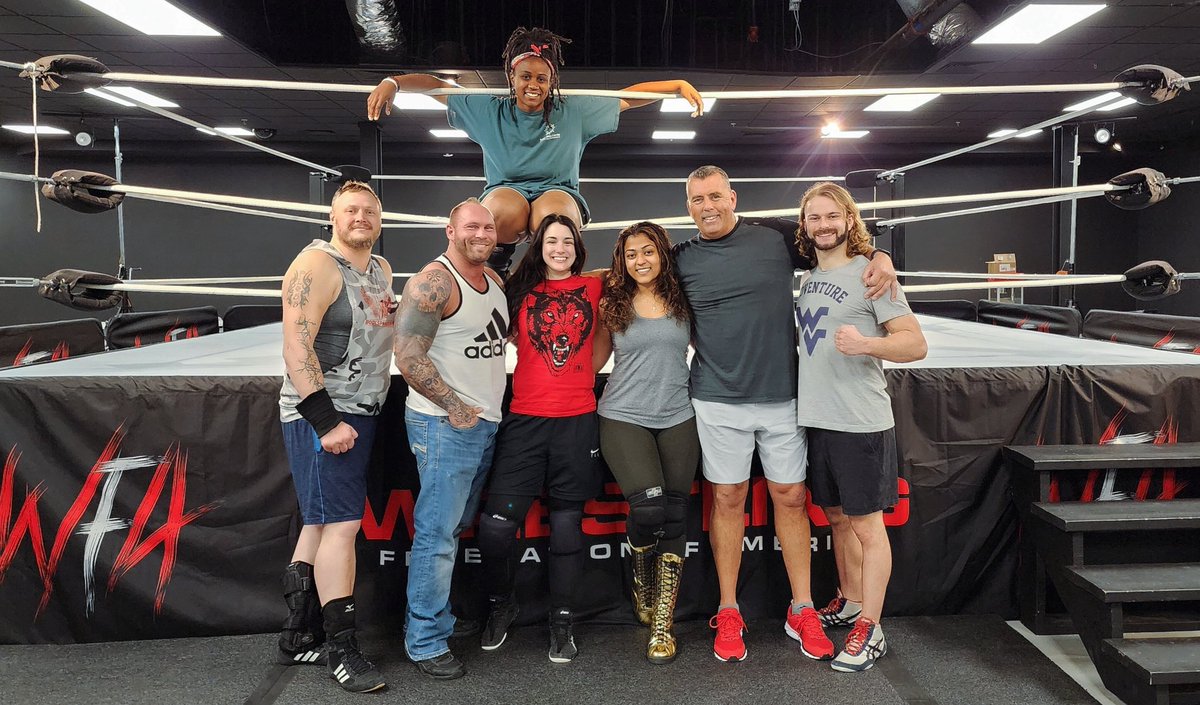 Takin' care of business at Elite Pro Wrestling Academy! 💪🔥 Shout out to Coach Mike and Scott for always going above and beyond with helping us grow and become more confident in and out of the ring! 🙏