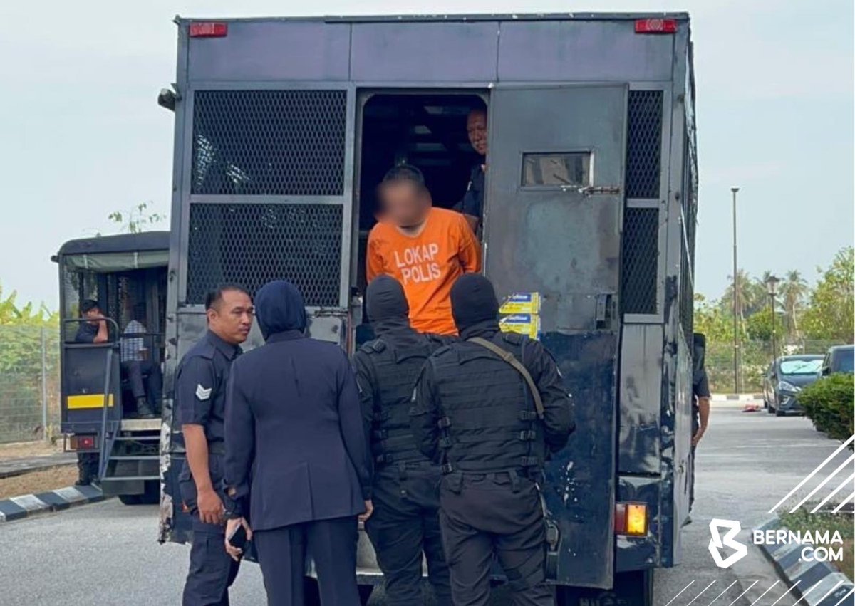 KES TEMBAKAN KLIA

Suspek lelaki yang melepaskan tembakan di Balai Ketibaan Lapangan Terbang Antarabangsa Kuala Lumpur (KLIA) dibawa ke Mahkamah Majistret Kota Bharu bagi sambung reman hari ini.