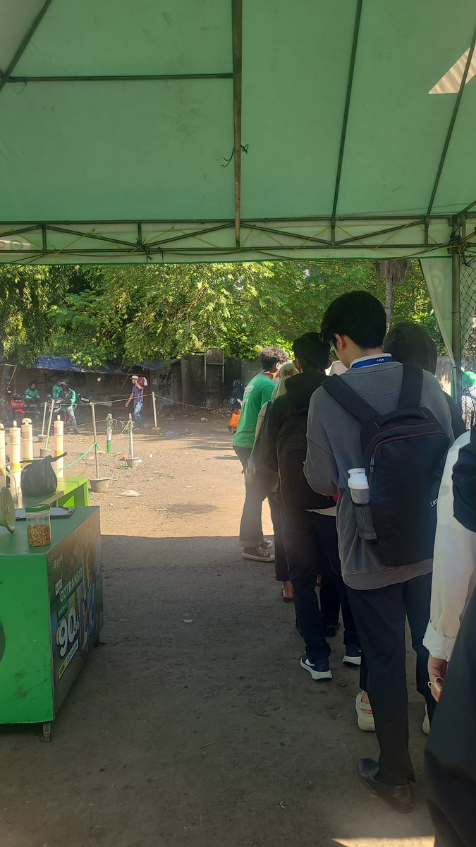 aldelaa's tweet photo. Aa parah banget nunggu ojol ga dapet2 do st tanah abang https://t.co/DvGgVnagjn
