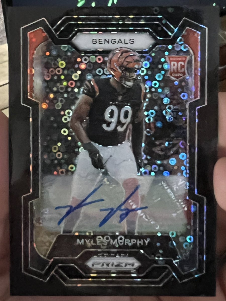 gagers_4's tweet photo. My First 1/1 pulled from Hobby 🖤🪩
any Bengals fan in here ?! 🐅
#SportsCardAddict #sportscardsforsale #Bengals #panini https://t.co/t5S7Hq1nLe