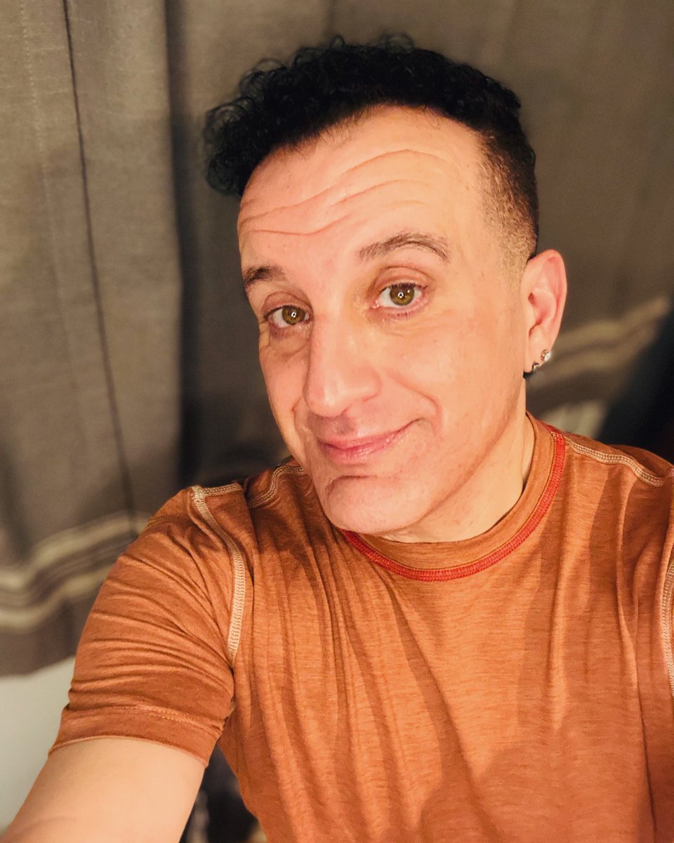 tommy_geraci_'s tweet image. #Fade so fresh….. my curls are behaving again thanks to THE MAN @jeffreycasciano at @astorplacehairstylists 
.
.
.
#freshfade #haircut #curls #curly #curlyhair #guyswithcurls #gayswithcurls #nyc #astorplace #newyorkcity #style #grooming #men #guys #gays