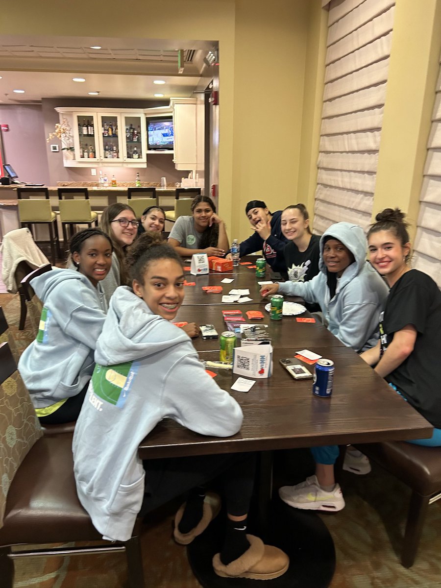 Only 1 @NikeGirlsEYBL Club had Undefeated teams in both 17u and 16u at Boo Williams - yup, it was US , Congratulations to the players and coaches ! # just getting started 👍🏼#weplayforKim