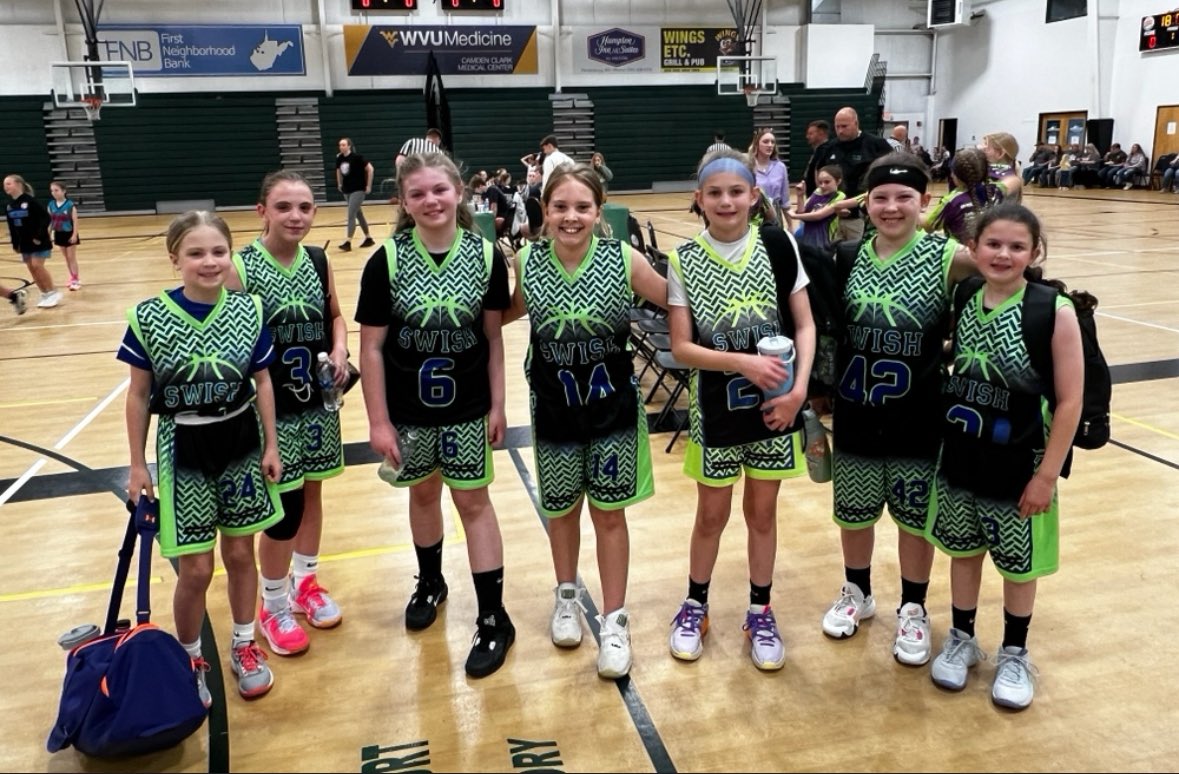 The 5th grade group came up short in the semi finals, but it was still a great first tournament for this group! Keep working hard #OneSwishFamily 💚💙
