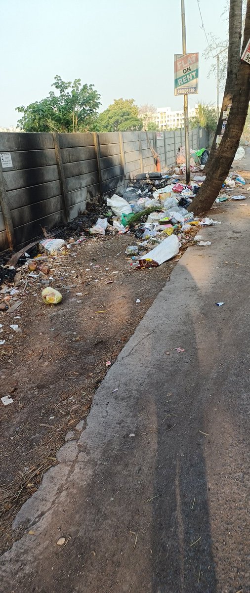 ManjriPhase2's tweet photo. Manjri Greens road has become the orphan baby of PMC.
@PMCPune what is the schedule of taking care of street of manjri greens road.
Road is pack with such messy garbage, trees not trimmed, street lights intermittent. Fogging does not happen.
@PMCPune can you please pay  attention https://t.co/V4PN9mS7Di