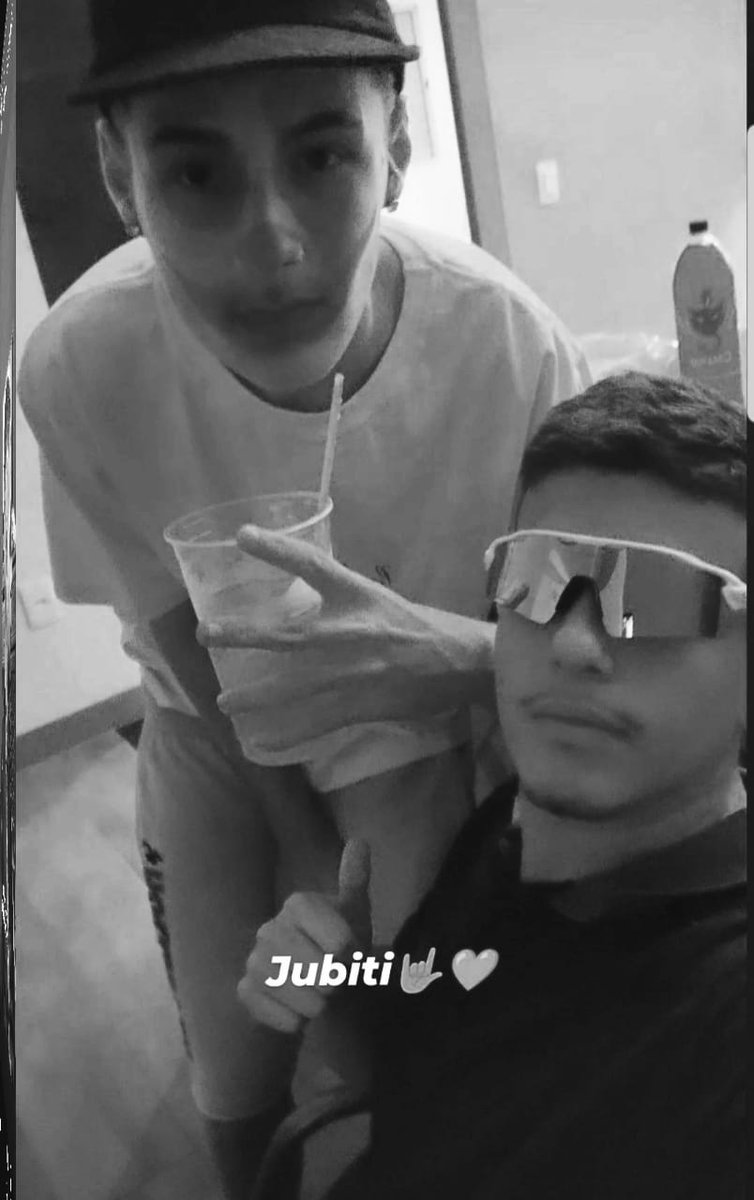 bilcio_014's tweet photo. Obrigado por ter sido esse menino dono de um coração enorme, jamais vamos te esquecer. te amo pra sempre meu irmão. cuida de nós de onde tu estiver, você faz falta...🕊️🖤 https://t.co/1RbknugIbf