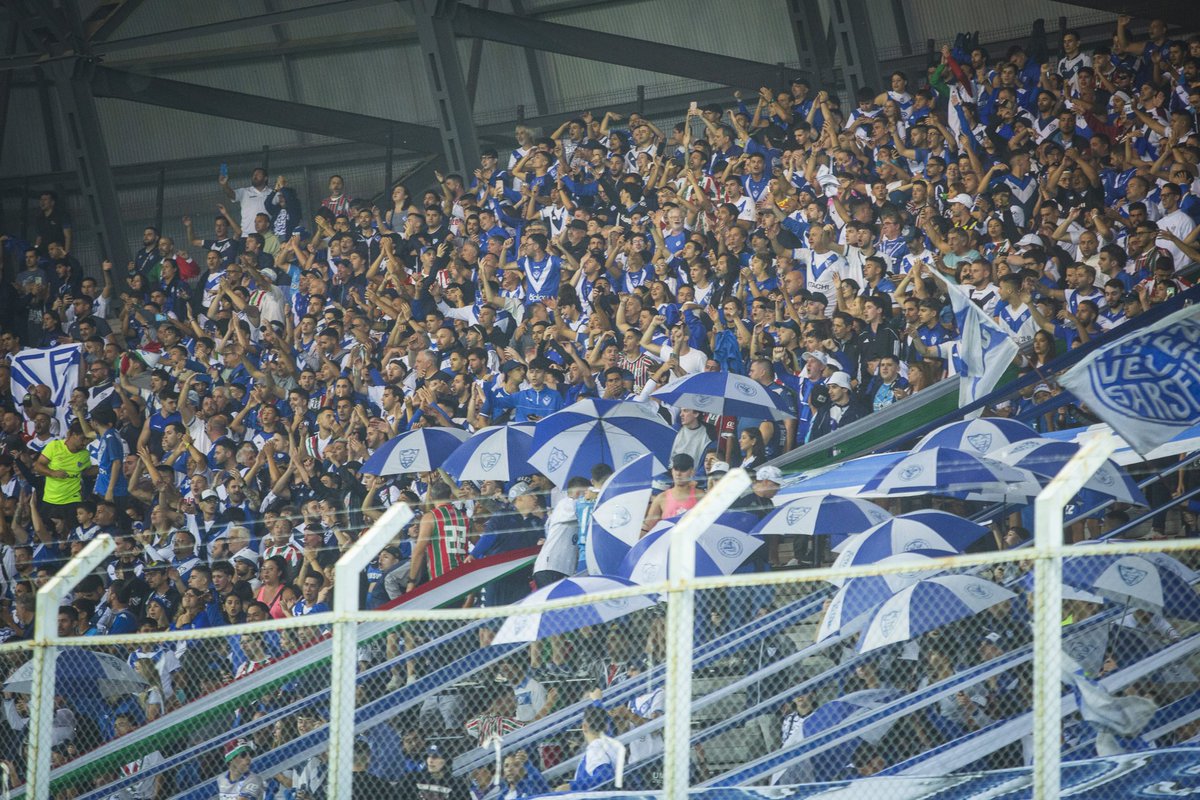 Velez's tweet photo. Que los partidos se ganan dentro de la cancha y acá en los tablones 🎵💪🏼

¡VAMOS NOSOTROS! 💙 https://t.co/jEOek7EYYX