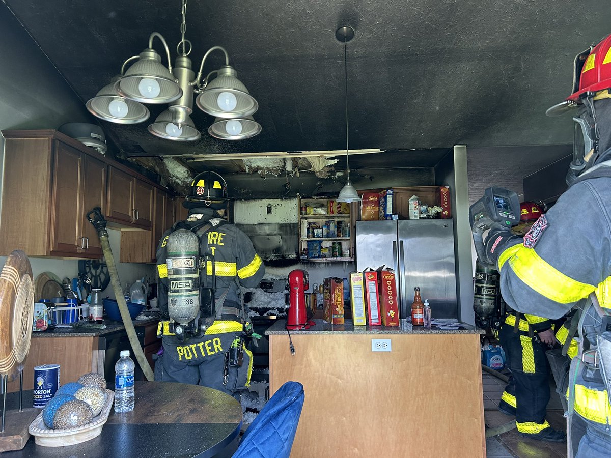 At approx. 4:20pm #GatesFD responded to Ivy Bridge Way for black smoke from the house. Crews arrived in 4 mins to find a fire in the kitchen with everyone outside. The fire was under control in under 10 mins. No injuries reported, fire is under investigation. <a href="/GatesfdPio/">GATESFDPIO</a> #GatesNY