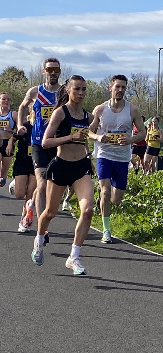 A new PB for Isabella, wiping 19 seconds off her previous best at the Flat n Fast 5k yesterday and placing 2nd female in her race 👏👏👏@StrideAthletics @falkirkvics @Larbert_Sport @LHS_HWB @FalkirkHeraldSp @scotathletics