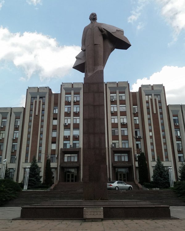 Tiraspol, Transnistria (PMR)  

This statue of Lenin is made from granite and stands in front of the Transnistrian parliament building, or the Supreme Council of the Pridnestrovian Moldavian Republic.

Designed by renowned soviet sculptor Nikolai Vasilyevich Tomsky.