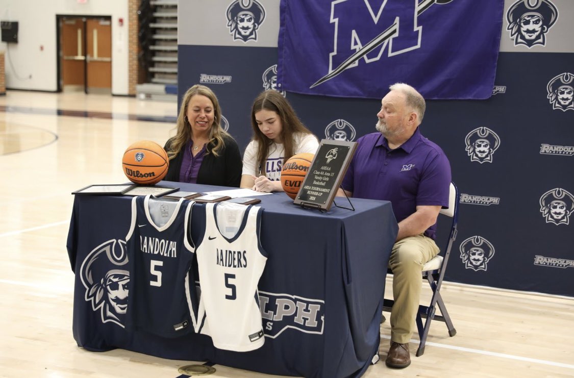 ashlynh_5's tweet photo. It’s official #gomajors 💜🤍
@RRaidersWBB @MillsapsWBB https://t.co/iBW97SfTcL
