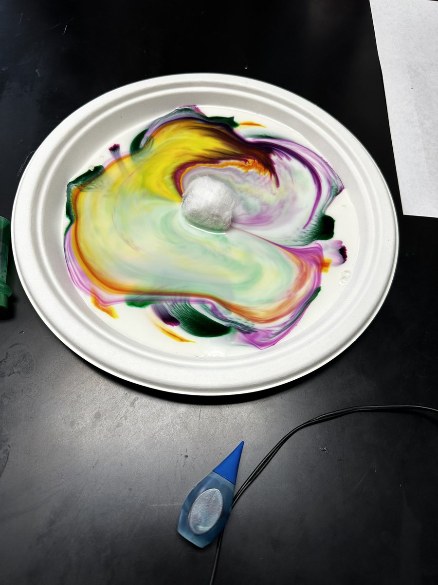 corkymeadows's tweet photo. This week in Anatomy we simulated what bile does in Digestion! @bhsmith st https://t.co/irUhV1Y0wW