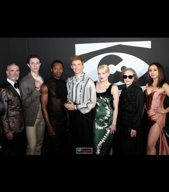 MCDV2's tweet photo. More photos from opening night of Cabaret!!
@kitkatclubnyc #openingnight with #talentedcast
#gaylerankin #cabaretnyc #EddieRedmayne
source https://t.co/yJ0fdVqi2z https://t.co/V6IkABItYI