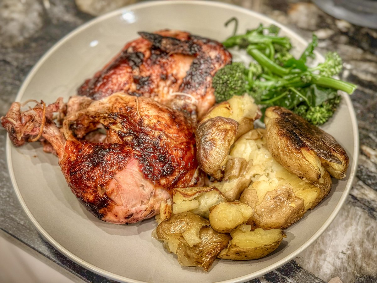 cooksdigest's tweet image. Rotisserie chicken with @dizzypigbbq Wonderbird rub and a sweet BBQ sauce in the large #biggreenegg winner winner chicken dinner @BigGreenEggUK @BigGreenEgg #bge @EdHenriet