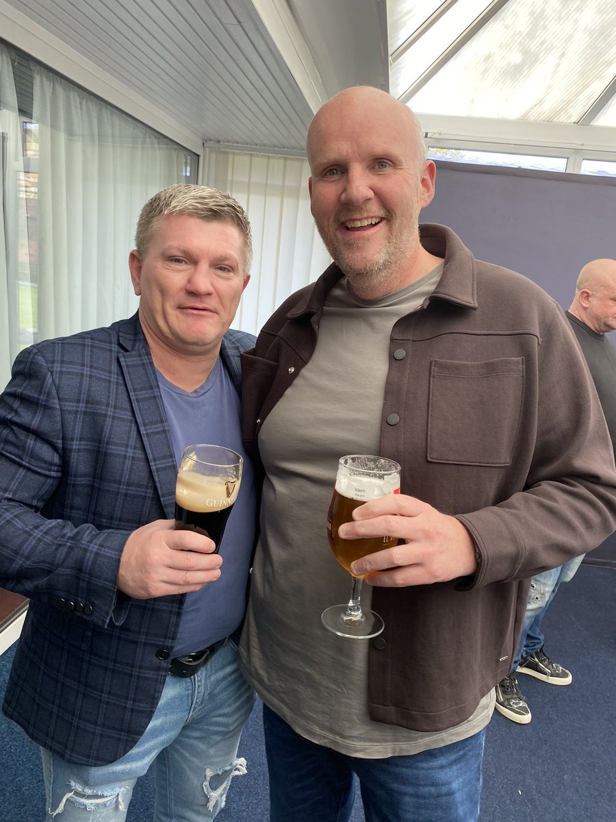 Nice to bump into my pal @Barleyphoto today at the club, Lostock Hall. For once he’s not got his camera with him and he’s on the receiving end.🤣🤣🤣🤣