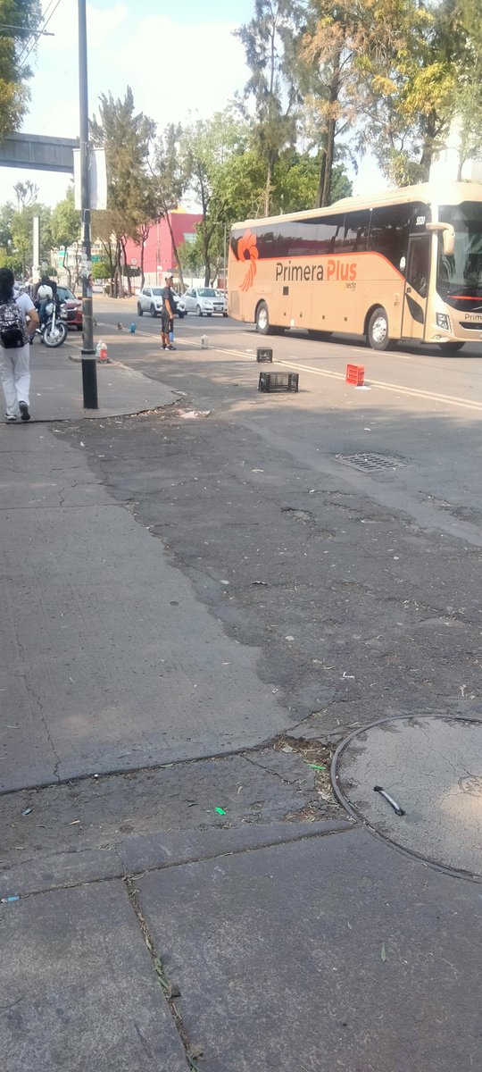 hecmatz's tweet photo. @IMSS @SS Porque aún siguen rentando lugares en la clínica de pediatría No 3 en Av politécnico https://t.co/2TEszU3pmm