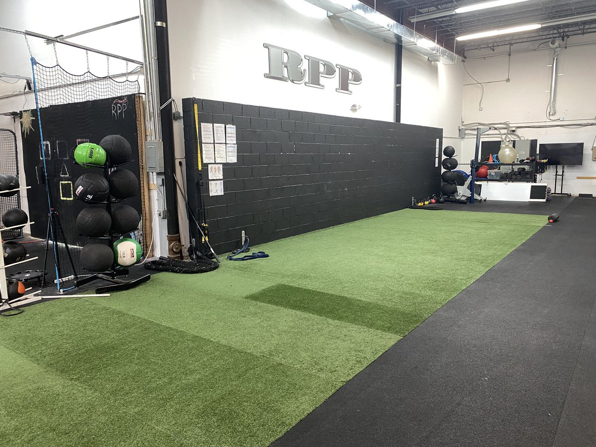 RPP Baseball is HIRING an additional strength coach. Join one of the most advanced facilities in the country... ✅Full-time salaried position ✅Health, dental and vision Benefits ✅2 weeks paid vacation @FlatgroundApp @FlatgroundBats Click here rocklandpeakperformance.com/strength-coach…