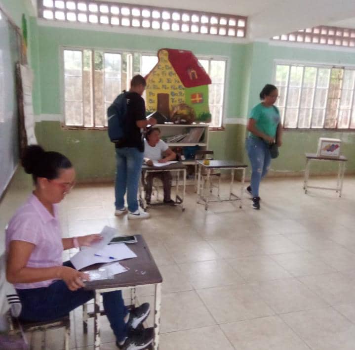 mincomunas_ve's tweet photo. Desde el estado #NuevaEsparta, el pueblo organizado de Arismendi escoge los proyectos que más se ajustan a sus necesidades en la Consulta Popular Nacional 2024

#PoderPopularenVanguardia https://t.co/LW2rZv0FxC