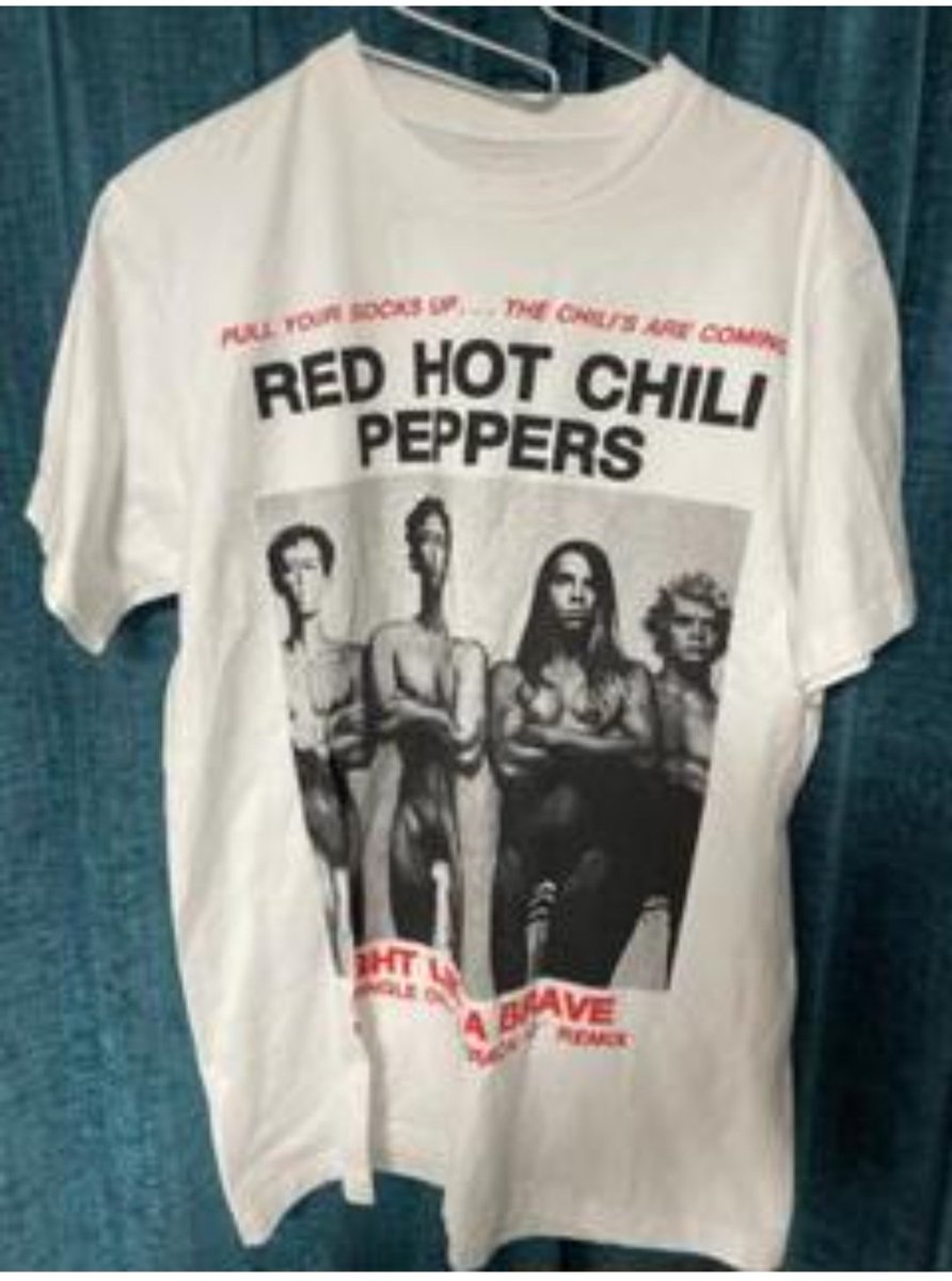 Shawn and...RHCP vintage tee they came around with FIGHT LIKE A BRAVE '..But if you're lookin' for a fist And you're lookin' to unite Put your knuckleheads together Make a fist and fight Not to your death And not to your grave I'm talkin' bout that freedom Fight like a brave...'