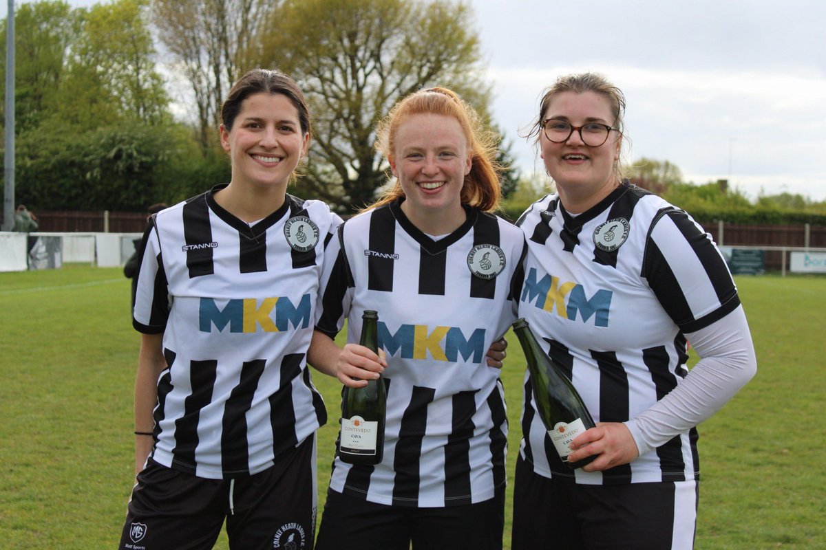 Bedfordshire and Hertfordshire Women’s Premier Division League Champions 23/24 🤍🖤⚽️

Congratulations to the all players, mangers and committee on the league victory! #uptheheath #CHFCFAMILY