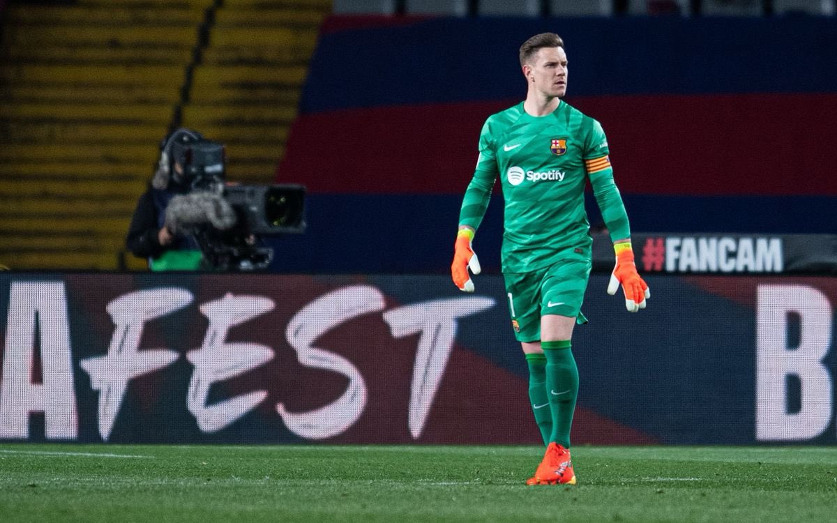 Somhiseremfcb's tweet photo. 🗣️ Ter Stegen: “Es una vergüenza para el mundo del fútbol”.

“Sin tecnología de línea de gol, ¿por qué? Hay mucho dinero en esta industria, pero aparentemente no para lo más importante”.

[Vía @FabrizioRomano ] https://t.co/8RjehzfYdz