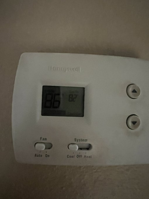 The thermostat in the hallways says it&rsquo;s 86 upstairs and in my bedroom this tower fan measures it at<a href="/tag/myheroacadamia"class="tags"><span>#myheroacadamia</span></a>