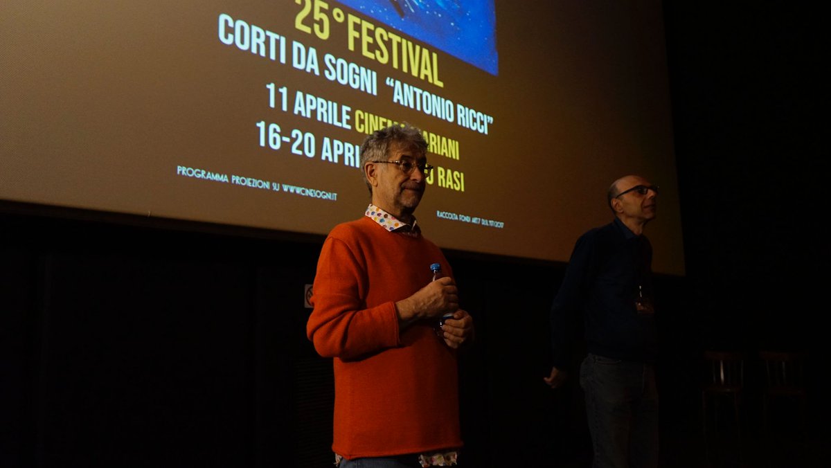 Masterclass di Enzo d'Alò al #CinemaMariani di #Ravenna con le classi del #LiceoArtistico #NerviSeverini dopo la proiezione di "Mary e lo spirito di mezzanotte"

#CortiDaSogni #shortfilmfestival #cinema #animazione #enzodalo