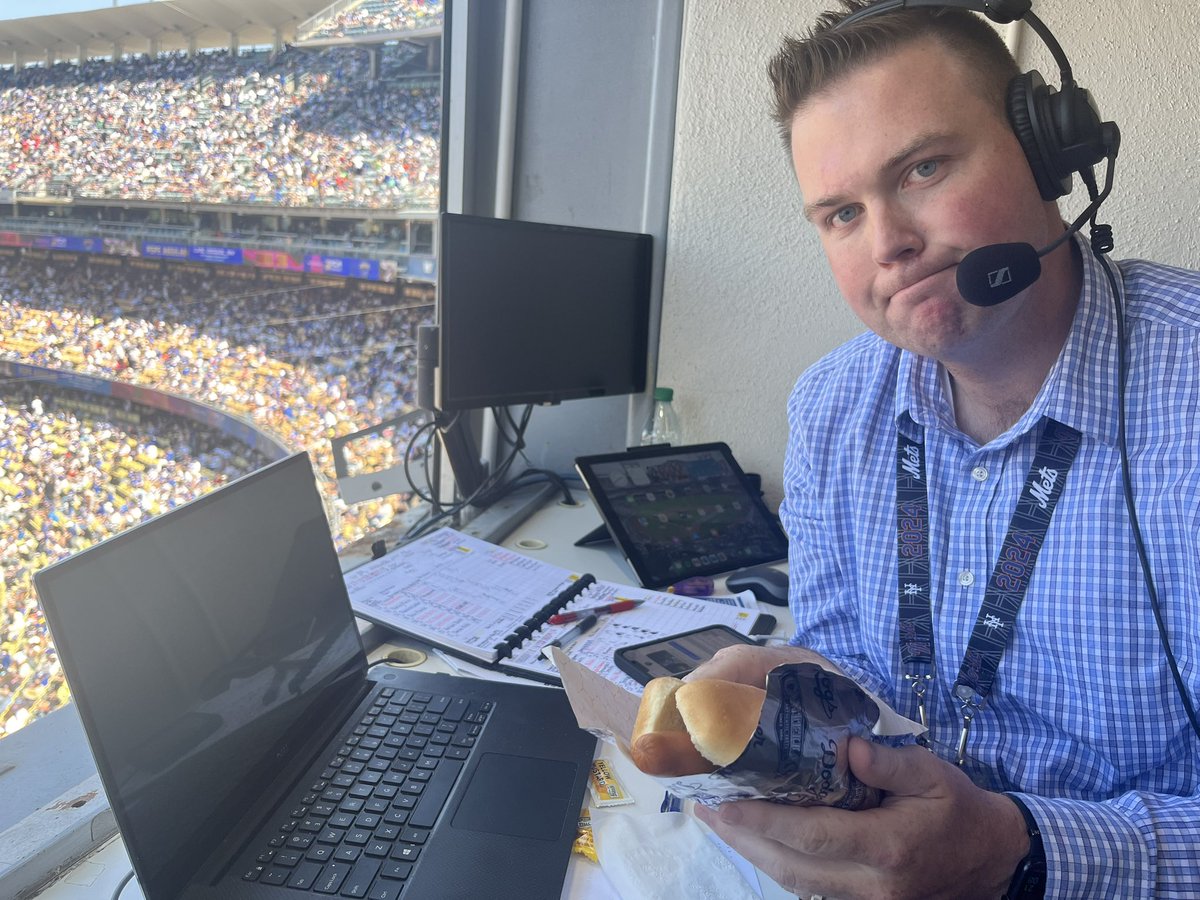 KeithRaad's tweet photo. Broken laptop, but @MetsBooth felt badly and delivered Pat a Dodger Dog. https://t.co/vm0AywkdgW