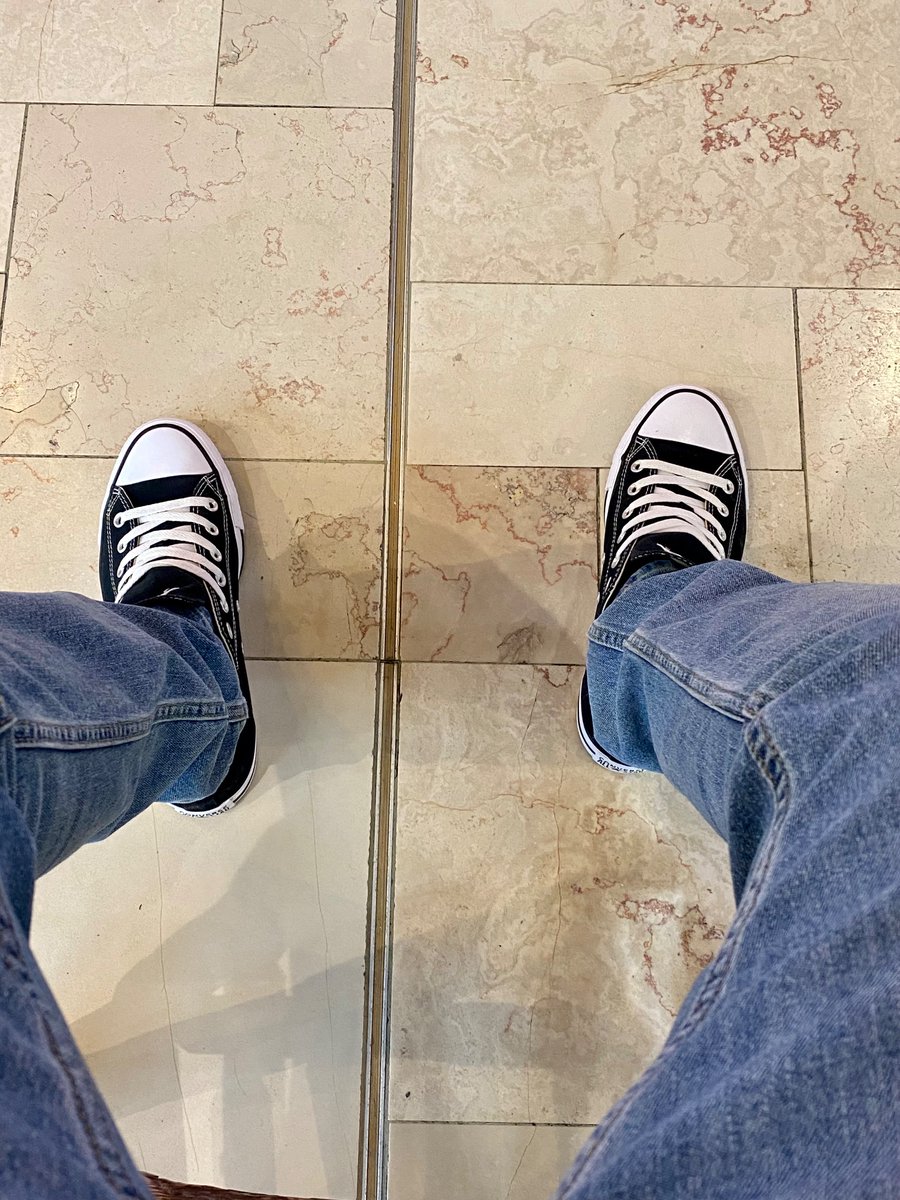 master_converse's tweet image. Smother My converse with 100’s of kisses and licks!!
 👇🏽👅👅💋💋🛐 
Kiss Kiss Kiss👇🏽