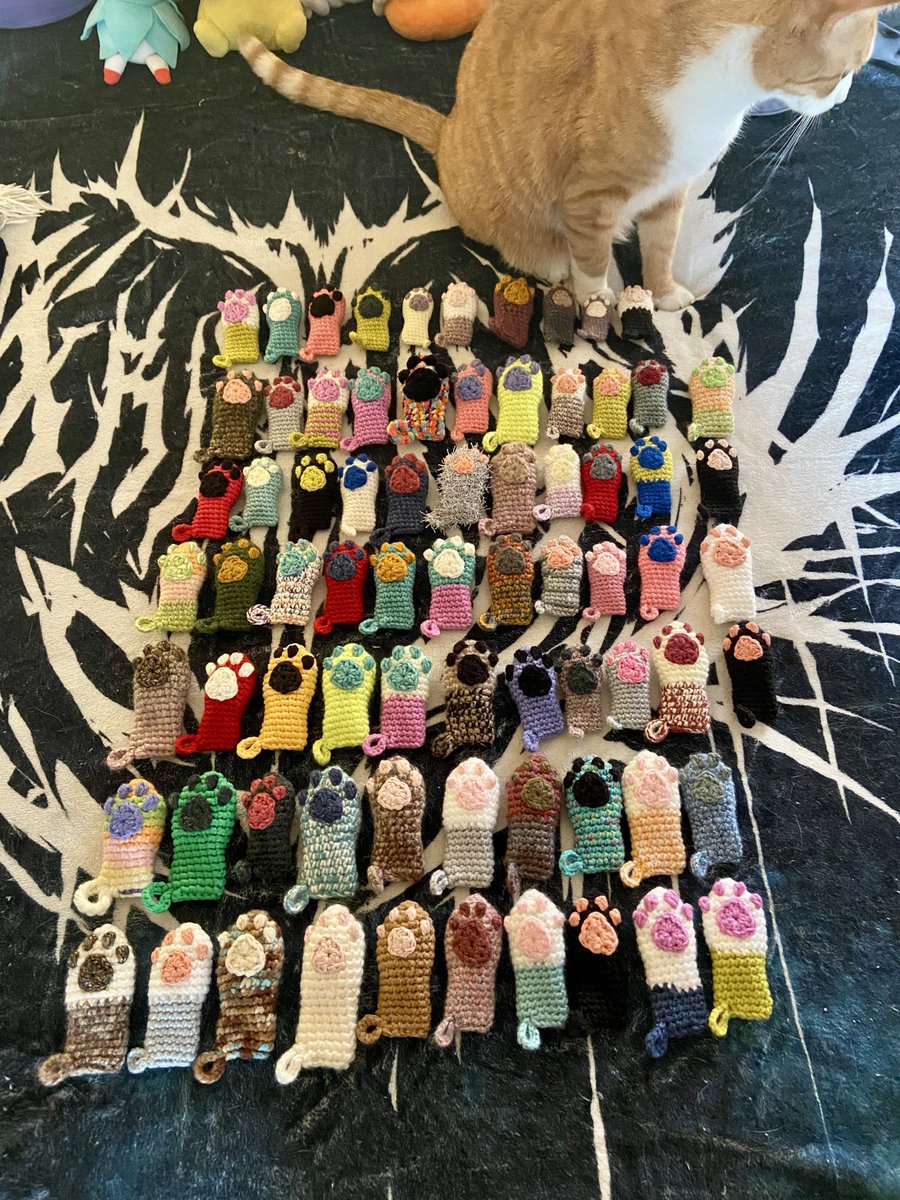 thetreerex's tweet photo. It’s been a minute. Here are some feline phalanges I made for our recent foray at PAX East. That’s all. 

Also, Oscar says hi 🐈

#amigurumi #kitty #peet #keychain https://t.co/lPdzQJ7Oi8