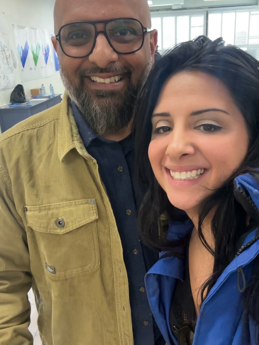 melcandel's tweet photo. Another fun day with @zeeinmilton! Blue is such a great colour! 😉 

Advance Polls open now until the 26th. 
.
.
.
#votezee #ontariopc #ontariopcparty #miltonon #milton https://t.co/OjWVi6F55p
