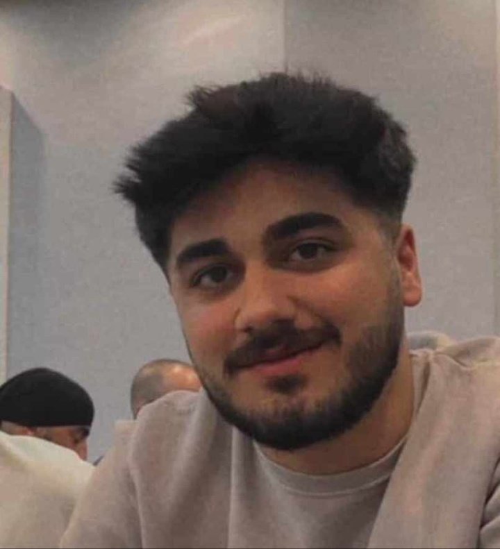 Sonra mı? Sonra gömdük içimizde ne varsa.. Belli olmasın diye bir de çiçek ektik üzerine.. Altı mezar üstü bağ bahçe..
Hayat 19 yaşında durdu..
Braderin şarkısı gibi: “Birînê wî gelek kûr in”  yaraların derindi geri getiremedi seni.. Uğurlar olsun Harunʼum🥀