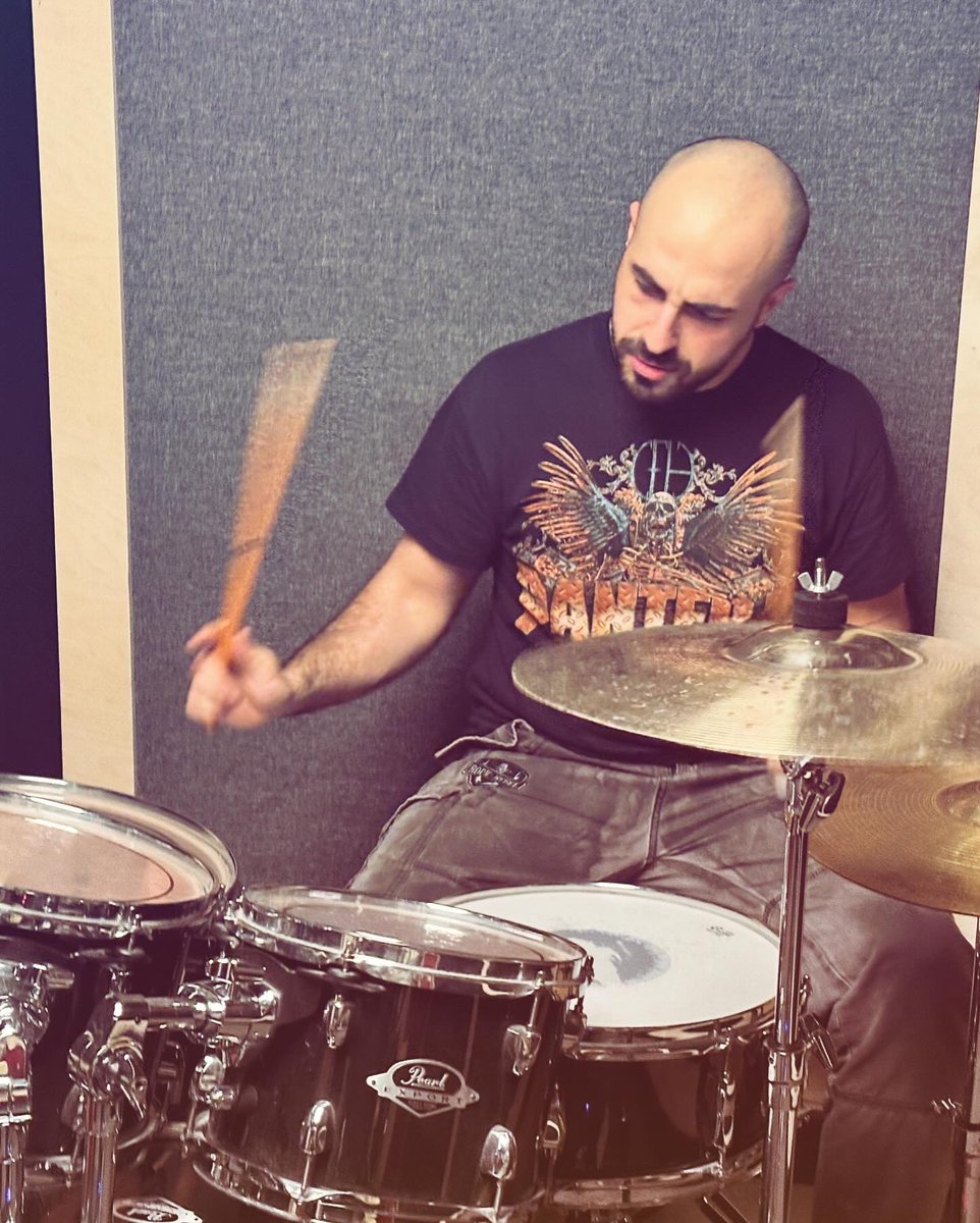 2 man jam from the 12th February. Felipe was out of town but we jammed anyway. Working on new songs and keeping up the chops! #thevigil #hamburg #rock #band #jam #deutschland @pirateofficial #pantera #gibson #sg #drums