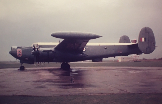 NewarkAirMus's tweet photo. Let's make our #NAM4photoFinish another #Shackleton theme, here's how we moved #WR977 to our #GatewayAviationSite back in 1977!
#ShackletonBoys https://t.co/Q05eWpBEi7