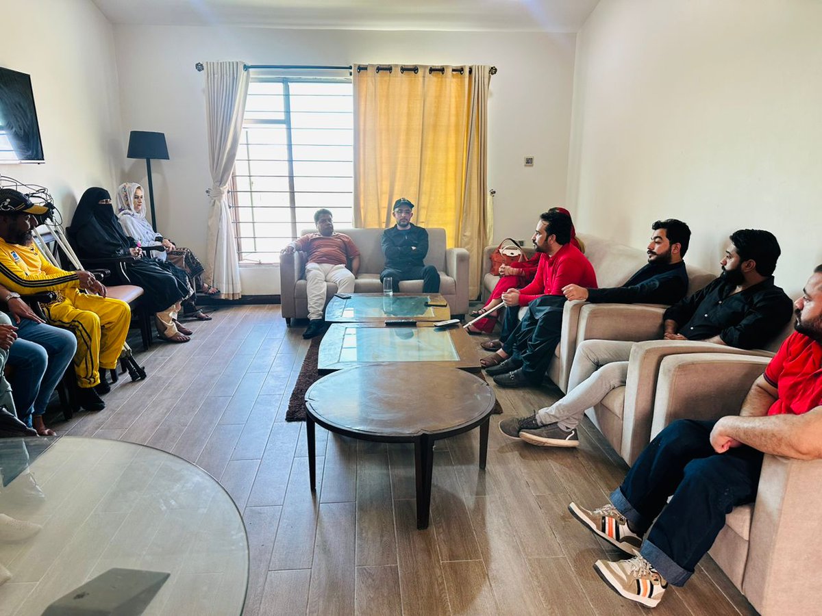 Team #QuettaOnlineVolunteers in Gwadar for expending our volunteer services for #SocialChange
We are thankful to District Administration Gwadar specially Aurangzeb Badini sb <a href="/Aurangtweets/">Aurangzeb Badini</a> and AC Gwadar Mr Muhammad Naveed sb for the all arrangements.
Special thanks to