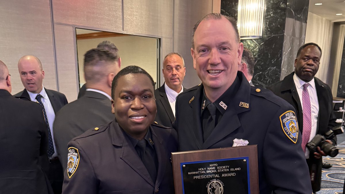 An honor to celebrate alongside the remarkable Chief Raul Pintos, DET Gil Ortiz, and all the esteemed honorees at the @NYPD_HOLYNAME Society's Communion Breakfast. Proud to represent both @NYPDauxiliary and @pofcnypd at such a meaningful event!