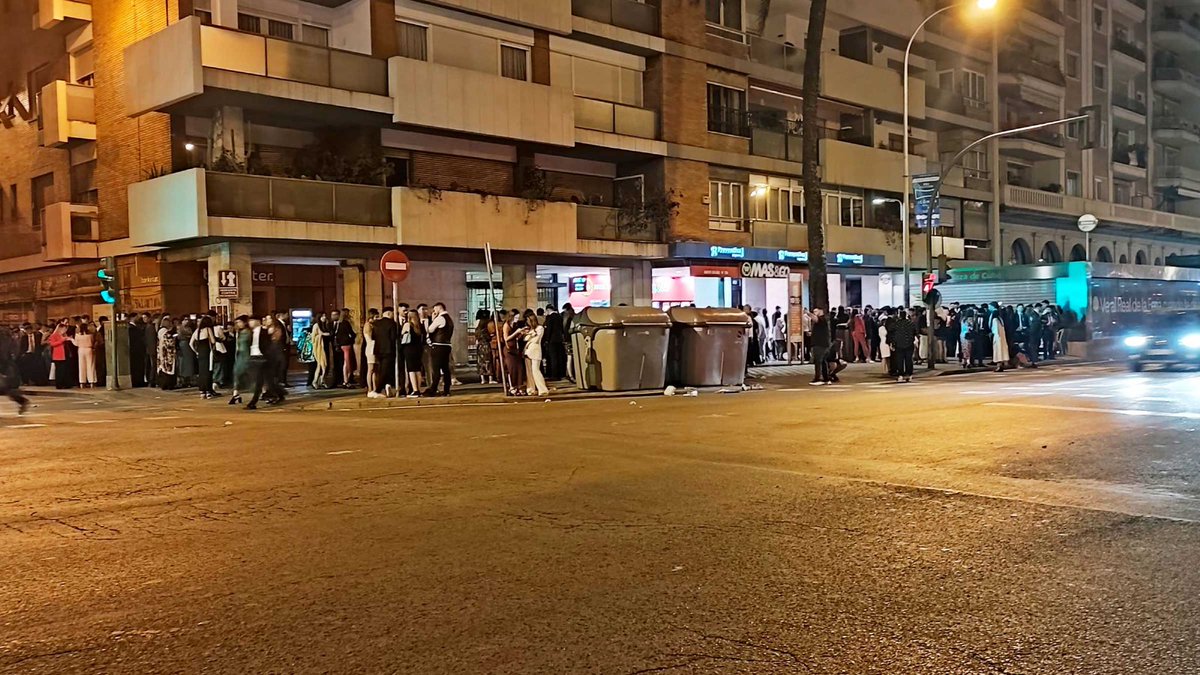 SevillaQuiereMetro tweet media