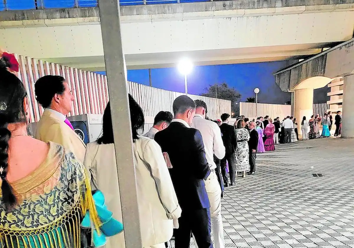 SevillaQuiereMetro tweet media