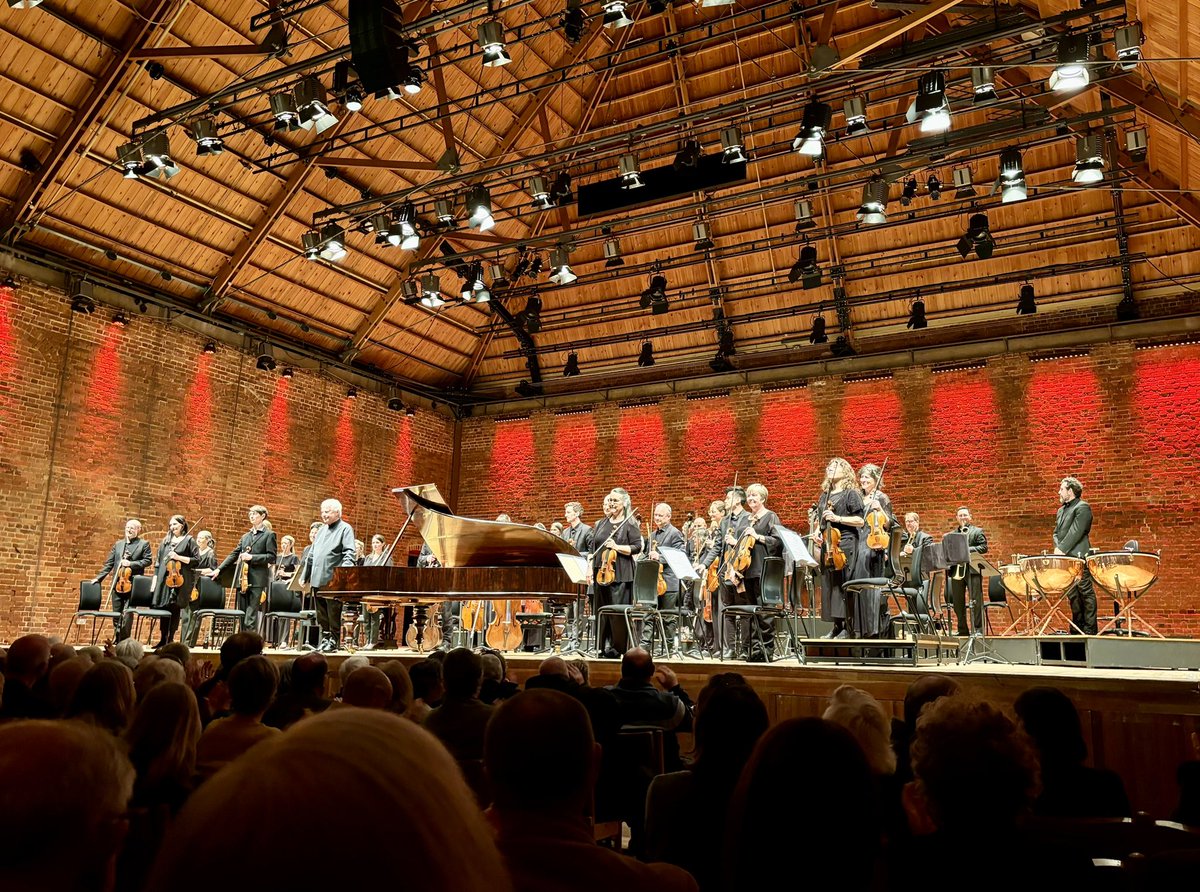 An edge-of-the-seat Felix Mendelssohn programme at @BrittenPears tonight with András Schiff and @theoae. Piano Concerto No. 1 and Symphony No. 1 made a spellbinding first half, followed by a vivacious ‘Italian’ Symphony No. 4 - commissioned by the Philharmonic Society in 1832.