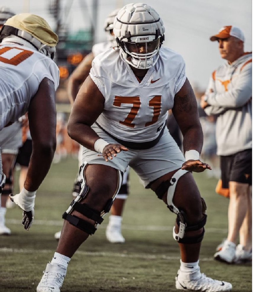 bigchris_1226's tweet image. Former Texas c/o 2023 OL Payton Kirkland Commits to Coach Prime and the Buffs with 4 years of eligibility left
#skobuffs
#iainthard2find
#nflgrooming