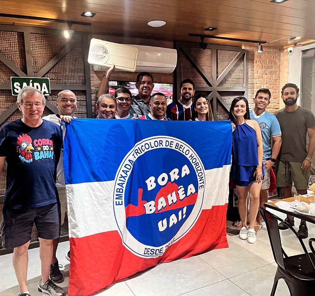 Mais um BAvi reunindo essa galera massa!
O triunfo não veio, mas o empate, pelas circunstâncias do jogo,  teve sabor especial.
A PizzaHut Lourdes é nossa casa e está aberta para todos os tricolores. Venha torcer com a gente!
#borabaheauai #bbmp #paixãoquevibra #BAvi