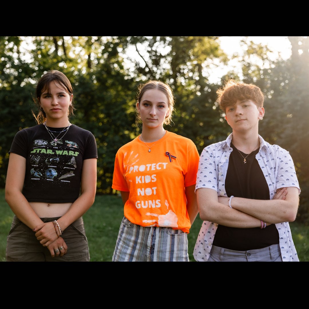 STAND WITH STUDENTS 🧡 ~ We stand with the young people across TN demanding change. Protect KIDS not guns. 
.
.
.
.
@RisehineTN @voices4saferTN #LetTeachersTeach #SaferTN #StandWithStudents
📸 Emily April Allen Photo