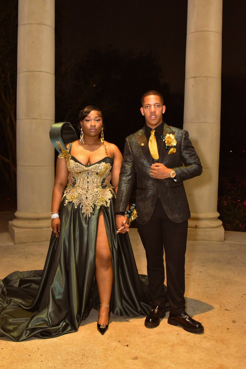 mrs_kardash's tweet photo. 🤴🏼 & 👸🏽 how we do guys?
#hallofprom https://t.co/GWsEdNred7