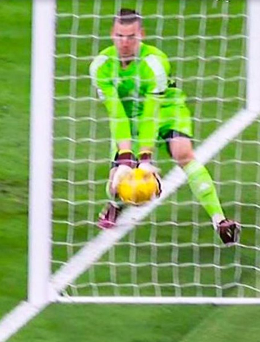 Nunca uso Twitter pero… GOL ROBADO Y GOL REGALADO por el showsito de Lucas, pero bueno…que esperar de un clásico🥰