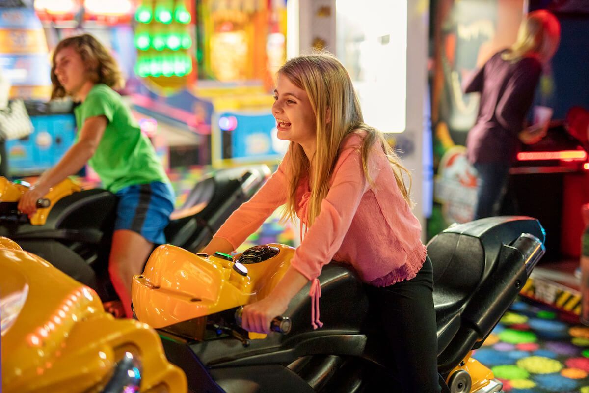 Ready for endless fun? 🎉 Dive into arcade games, VR, go-karts, and more at Myrtle Beach's own Fun Warehouse! It's not just playtime—it's a laughter-packed adventure for the whole family. Get $1 OFF: buff.ly/3W40IQD 🕹️🏎️ #FamilyFun #MyrtleBeach #Playtime