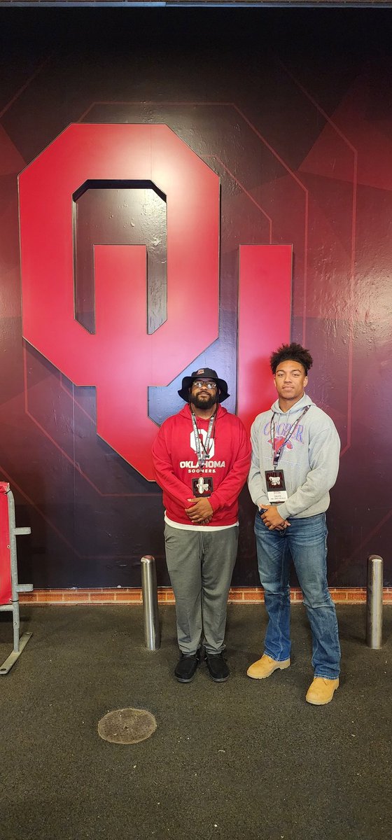Great Time at the @SoonerFootball Spring Game. Thanks @MiguelChavis65 and @CoachVenables for the experience. @Coopercoogs1 @Cooper_boosters @adamgorney @ArmyBowlCombine @Coach_Hadnot @Coach_Pierce116 @CoachARoan @Darkace08 @CoachJeff_CMS @Legends_Jacob #UA
