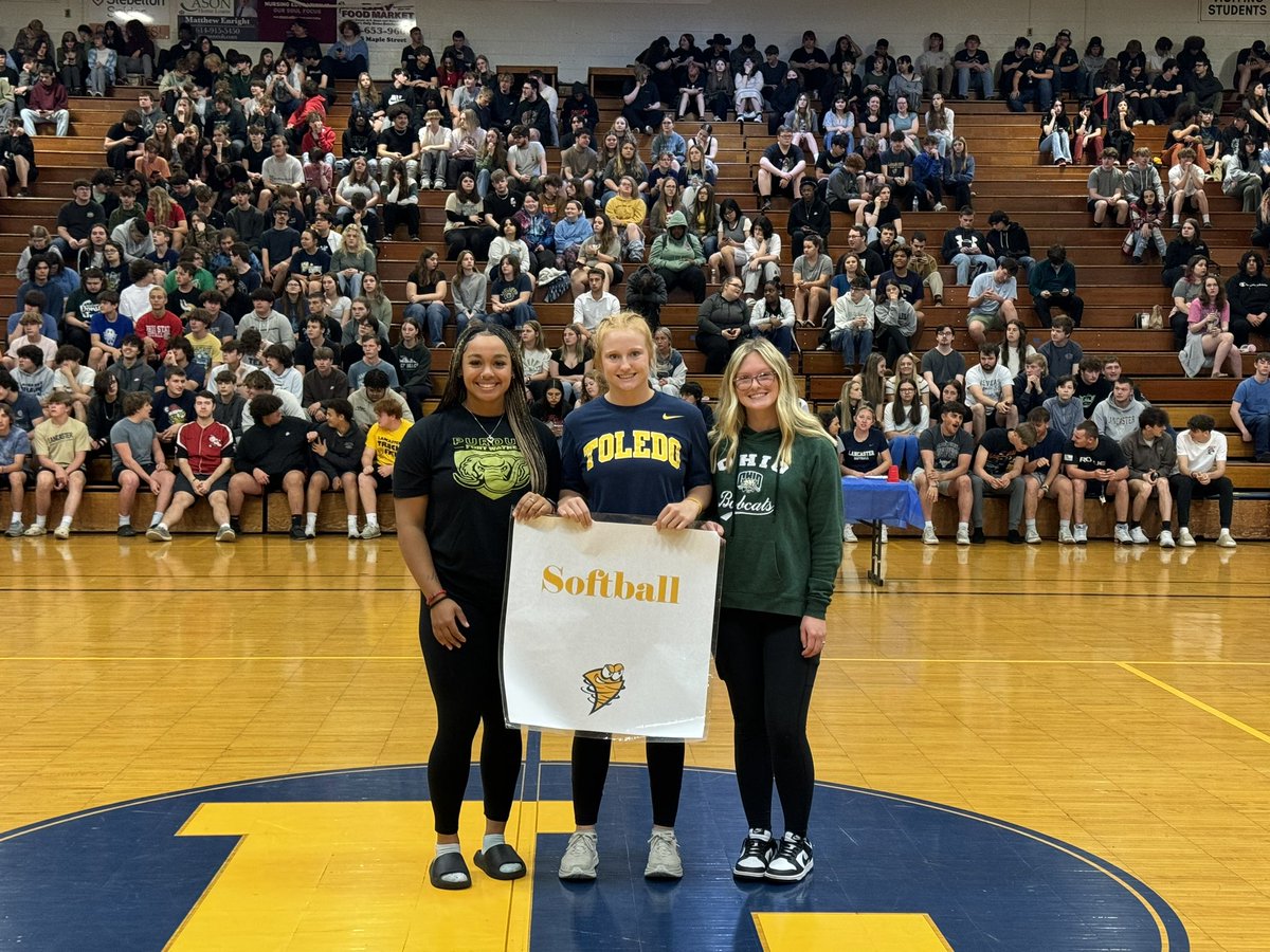 Been a busy week but I wanted to give a shout out to our 3 seniors who we celebrated at the pep rally on Friday. These girls have given so much to the program in the past four years and I know their futures are very bright!