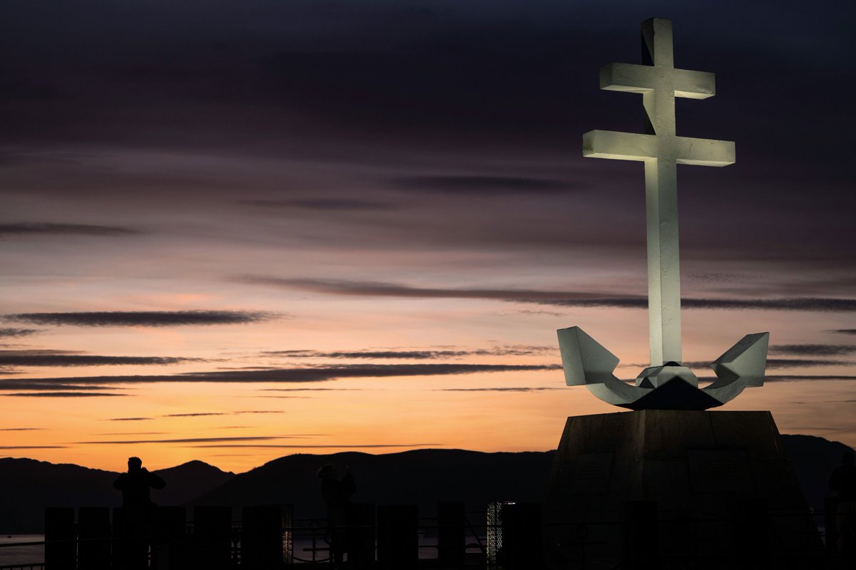 Sunday night sunset at Lyle Hill Greenock. Thanks to Ian Hellyer Photography for the photo 📸 Discover Inverclyde 👇 discoverinverclyde.com #DiscoverInverclyde #LyleHill #DiscoverGreenock #Greenock #Scotland #ScotlandIsCalling #VisitScotland #ScotlandIsNow