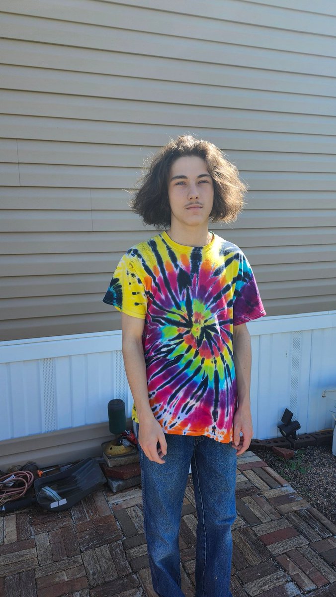 MileHigh420303's tweet photo. My oldest nephew is 16 years old.. I think he smokes pot. What do you think ? https://t.co/a7Zp4jCTAB